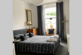 Ilfracombe harbour life apartment